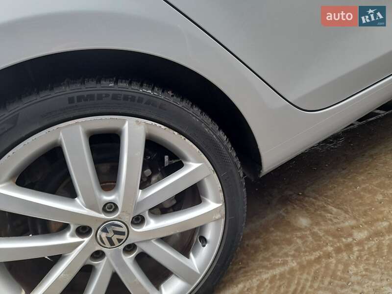 Хэтчбек Volkswagen Golf 2009 в Новой Водолаге