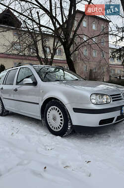 Универсал Volkswagen Golf 2001 в Хотине