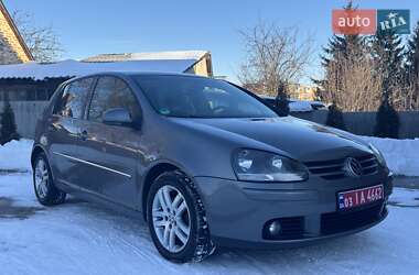 Хэтчбек Volkswagen Golf 2008 в Нововолынске
