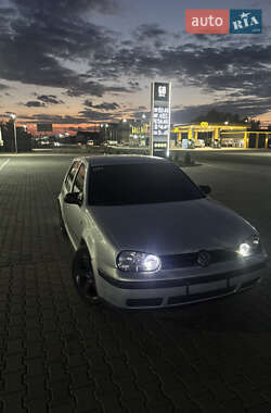 Хетчбек Volkswagen Golf 1998 в Чернівцях