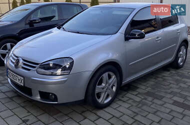 Хэтчбек Volkswagen Golf 2008 в Сваляве