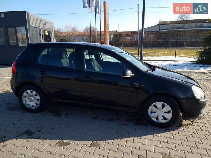 Хэтчбек Volkswagen Golf 2005 в Виннице