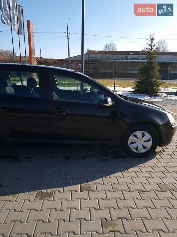 Хэтчбек Volkswagen Golf 2005 в Виннице