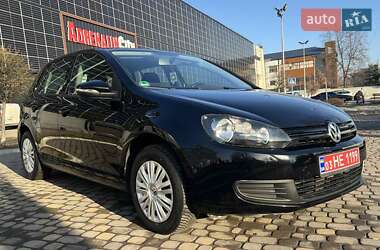 Хэтчбек Volkswagen Golf 2010 в Луцке