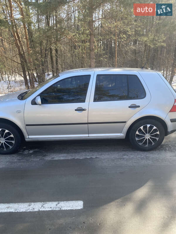 Volkswagen Golf 2002