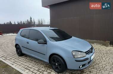 Хетчбек Volkswagen Golf 2004 в Івано-Франківську