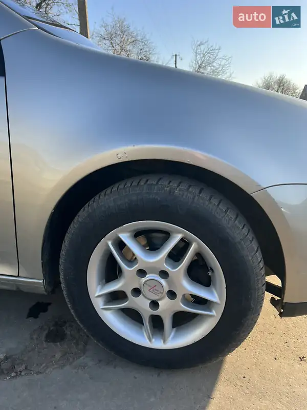 Volkswagen Golf 2004 VIN WVWZZZ1KZ4W128206 фото оголошення 12 з 65