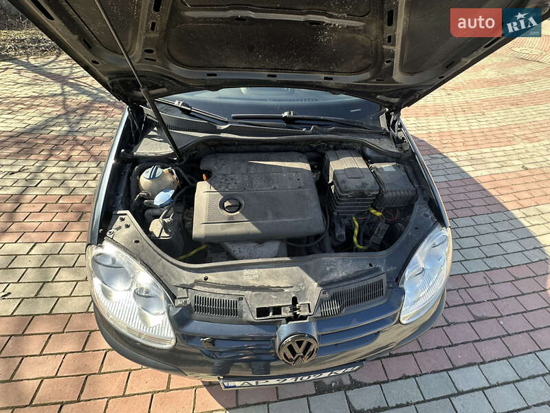 Хэтчбек Volkswagen Golf 2006 в Запорожье