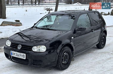 Хетчбек Volkswagen Golf 2002 в Звягелі