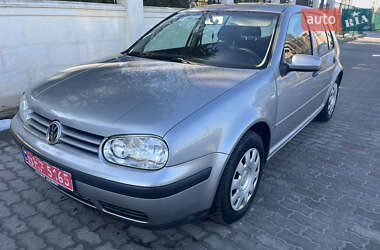 Хетчбек Volkswagen Golf 2002 в Городку