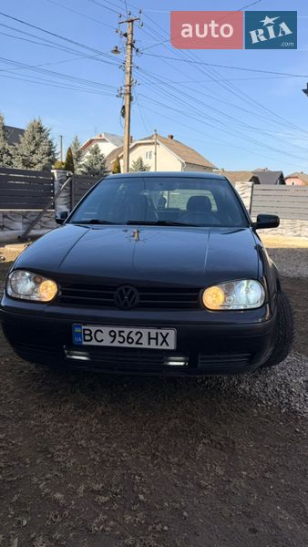 Хэтчбек Volkswagen Golf 2002 в Стрые