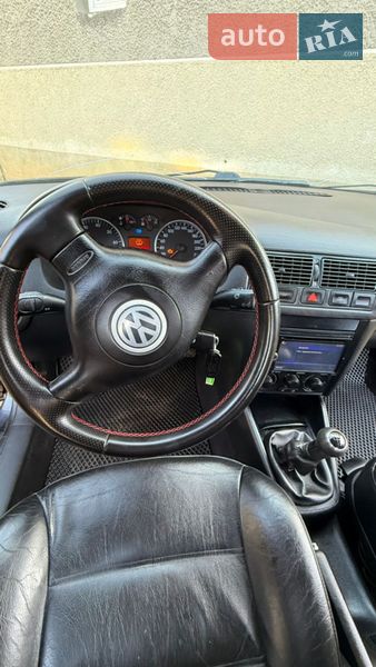 Хэтчбек Volkswagen Golf 2002 в Стрые