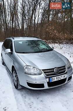 Универсал Volkswagen Golf 2009 в Хороле