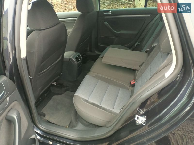 Универсал Volkswagen Golf 2011 в Луцке