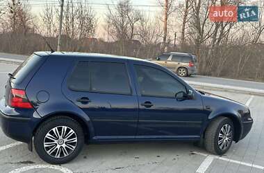 Хетчбек Volkswagen Golf 2002 в Мостиській