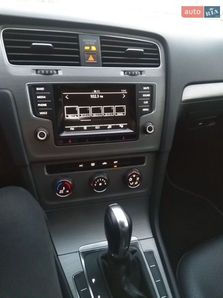 Хэтчбек Volkswagen Golf 2015 в Новоднестровске