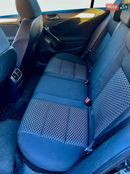 Хэтчбек Volkswagen Golf 2009 в Карловке