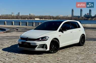 Хэтчбек Volkswagen Golf 2019 в Киеве