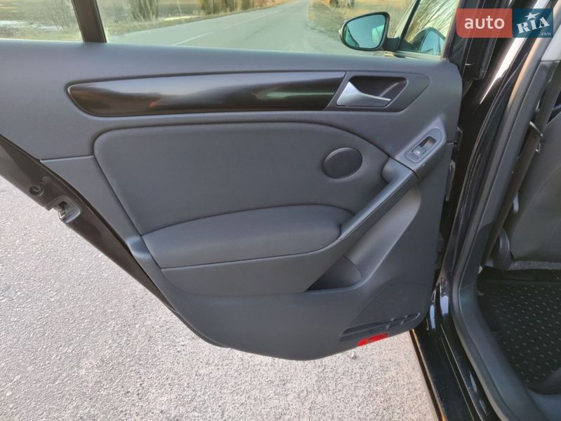 Хэтчбек Volkswagen Golf 2009 в Барышевке