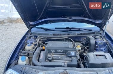 Хетчбек Volkswagen Golf 2001 в Львові