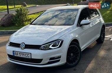 Хетчбек Volkswagen Golf 2016 в Києві