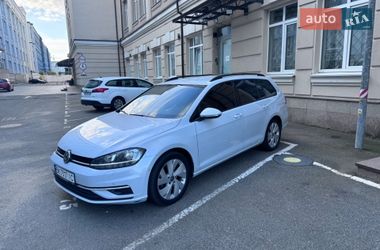 Универсал Volkswagen Golf 2017 в Вишневом