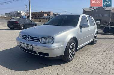 Хетчбек Volkswagen Golf 2003 в Чернівцях