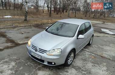 Хэтчбек Volkswagen Golf 2004 в Сумах