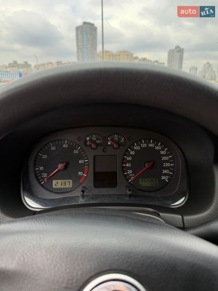 Хэтчбек Volkswagen Golf 2000 в Киеве