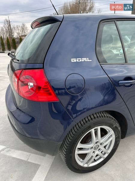 Хэтчбек Volkswagen Golf 2006 в Звягеле