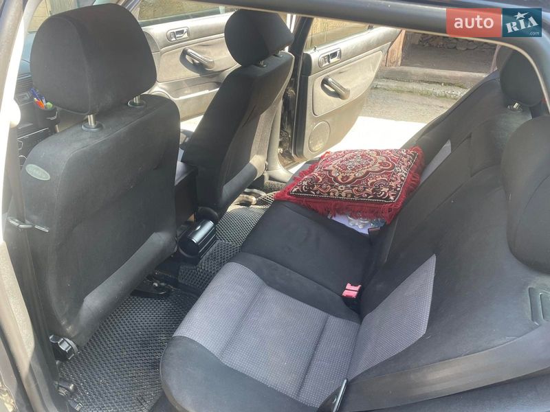 Хэтчбек Volkswagen Golf 2001 в Коростышеве