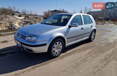 Хетчбек Volkswagen Golf 2001 в Шостці