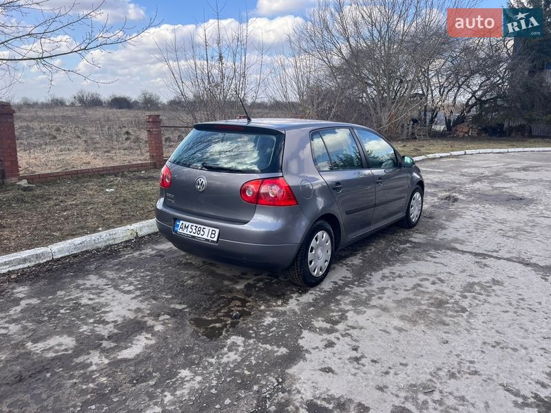 Хэтчбек Volkswagen Golf 2006 в Бердичеве