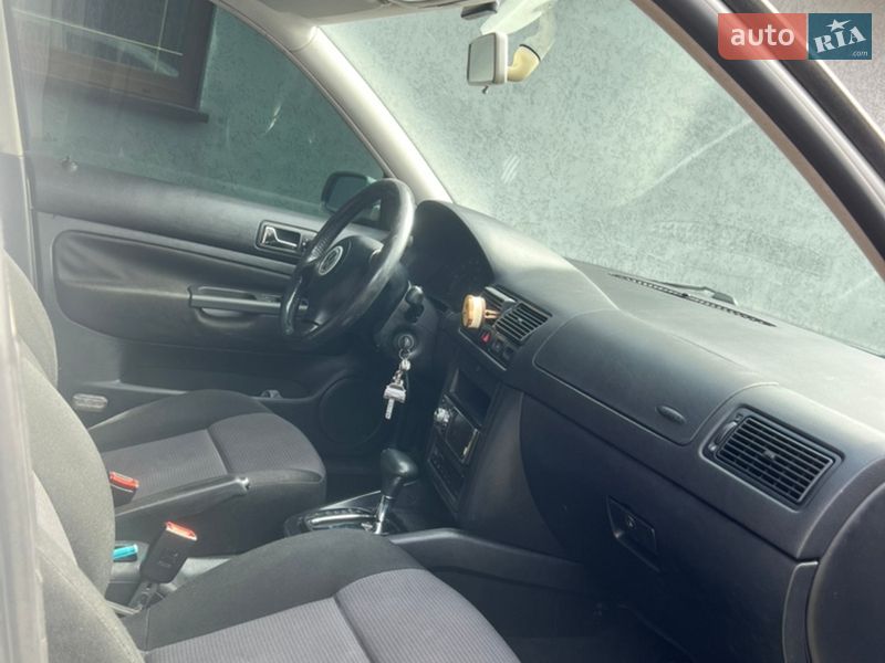 Хэтчбек Volkswagen Golf 2000 в Черновцах