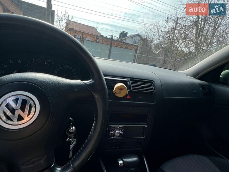 Хэтчбек Volkswagen Golf 2000 в Черновцах