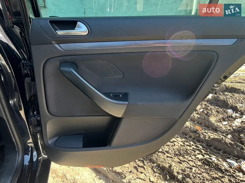 Универсал Volkswagen Golf 2011 в Сумах