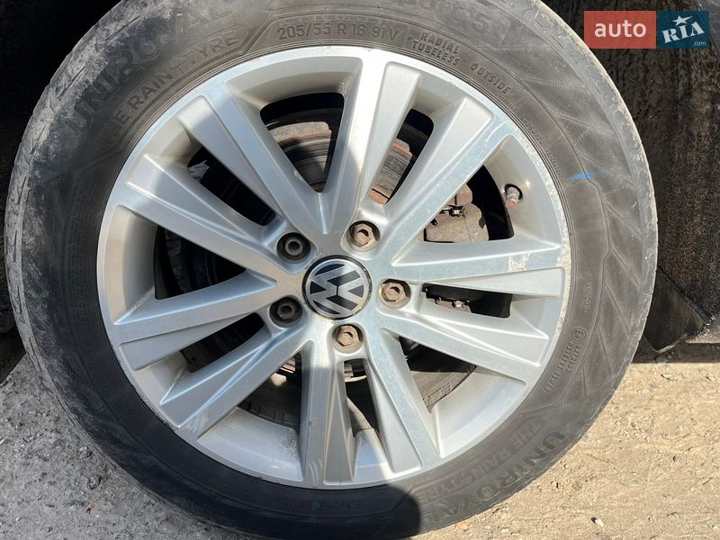 Универсал Volkswagen Golf 2011 в Сумах