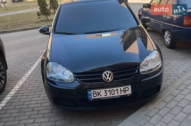 Хэтчбек Volkswagen Golf 2005 в Ровно