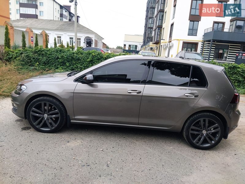 Хэтчбек Volkswagen Golf 2013 в Ромнах