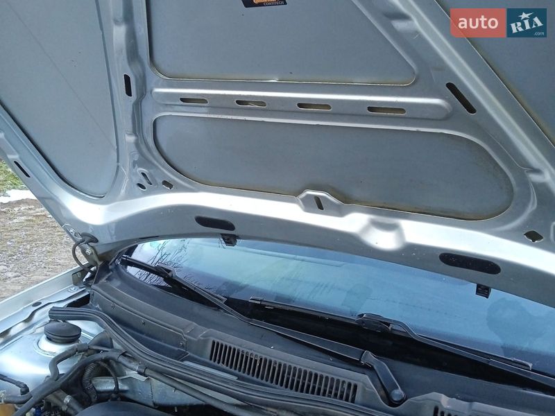 Хэтчбек Volkswagen Golf 2001 в Хмельницком