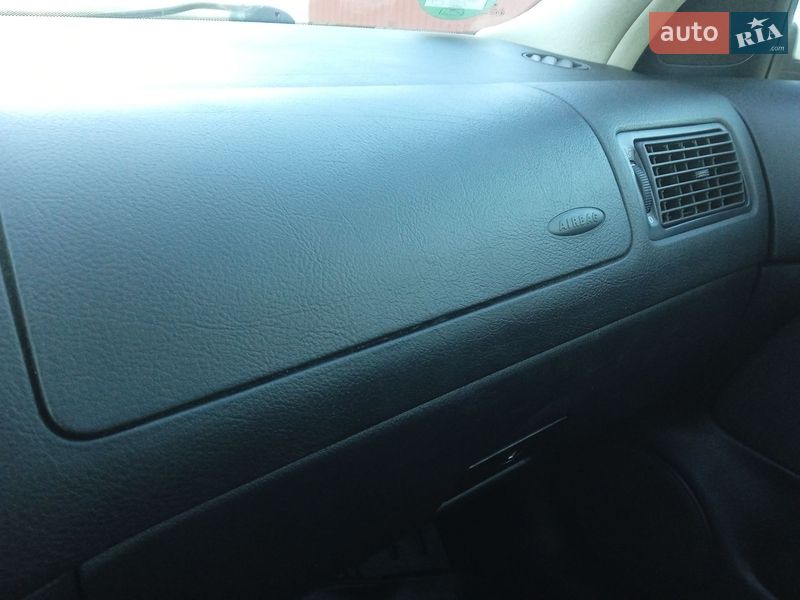 Хэтчбек Volkswagen Golf 2001 в Хмельницком