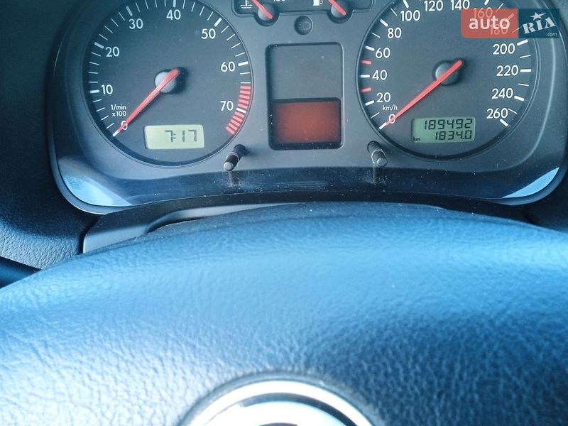 Хэтчбек Volkswagen Golf 2001 в Хмельницком