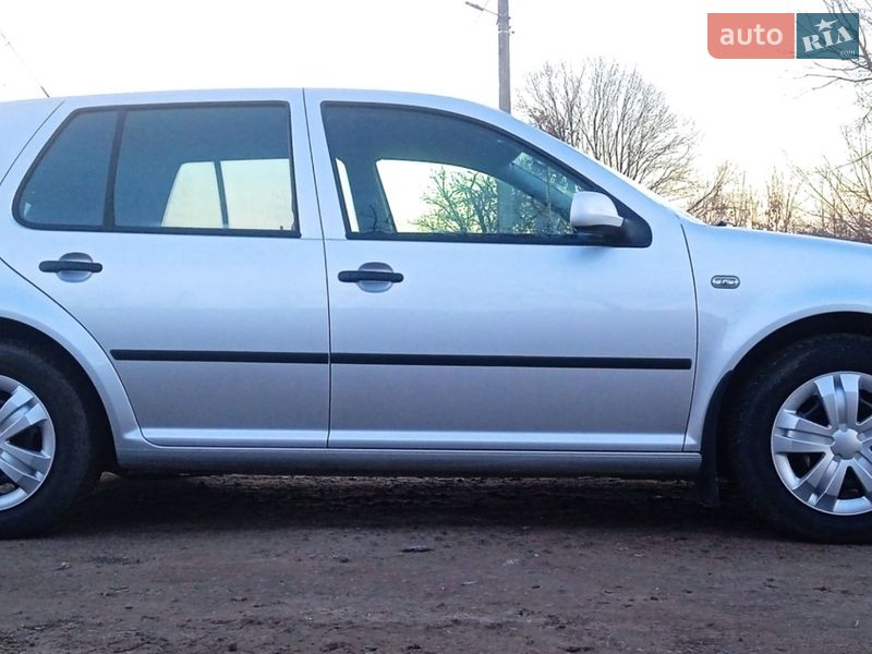 Хэтчбек Volkswagen Golf 2001 в Хмельницком