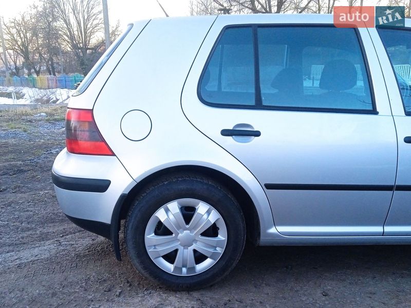 Хэтчбек Volkswagen Golf 2001 в Хмельницком
