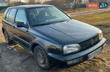 Хетчбек Volkswagen Golf 1996 в Шишаках