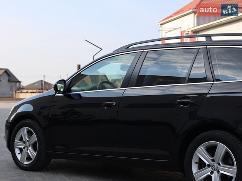 Универсал Volkswagen Golf 2011 в Луцке