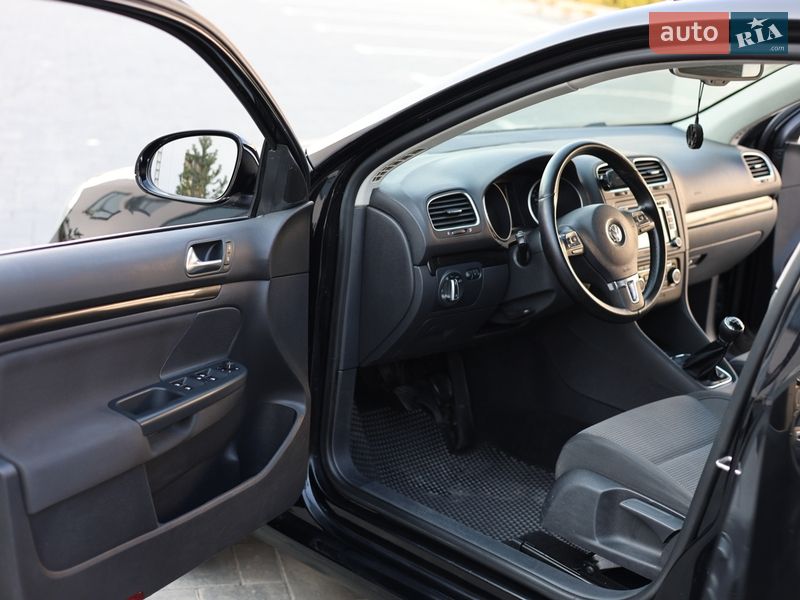 Универсал Volkswagen Golf 2011 в Луцке