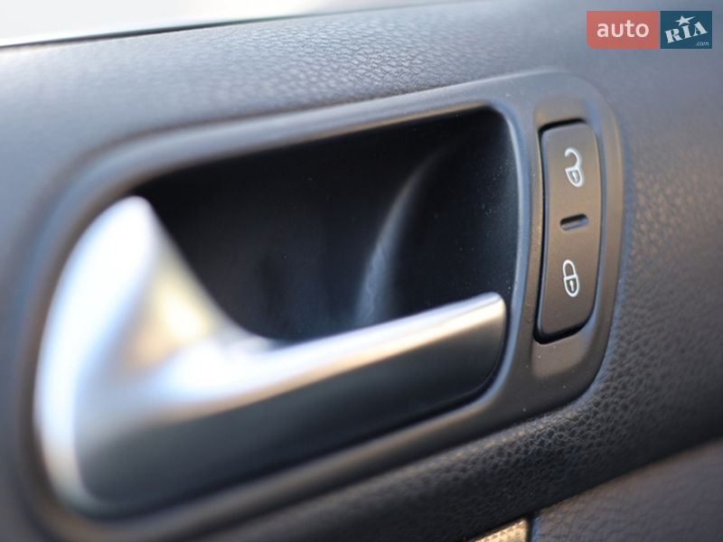 Универсал Volkswagen Golf 2011 в Луцке