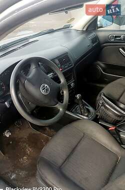Хетчбек Volkswagen Golf 2002 в Глухові