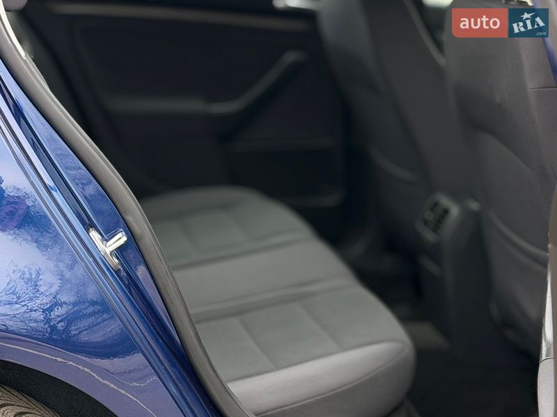 Хэтчбек Volkswagen Golf 2006 в Запорожье